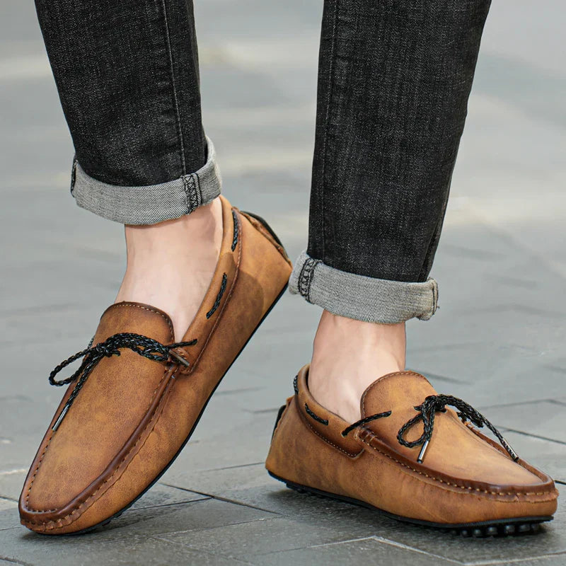 Handgefertigte Loafers aus Wildleder