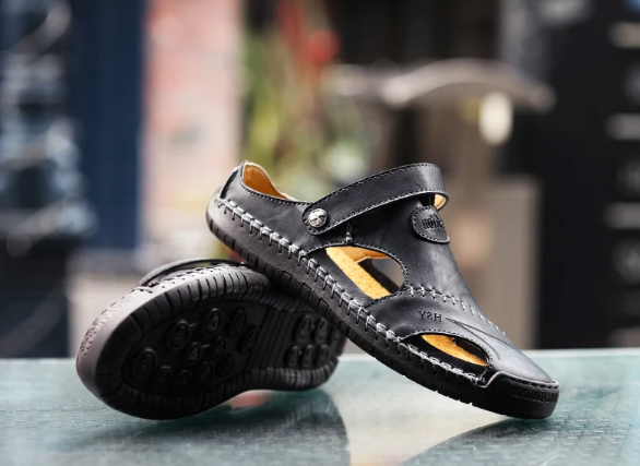 Klassische Ledersandalen