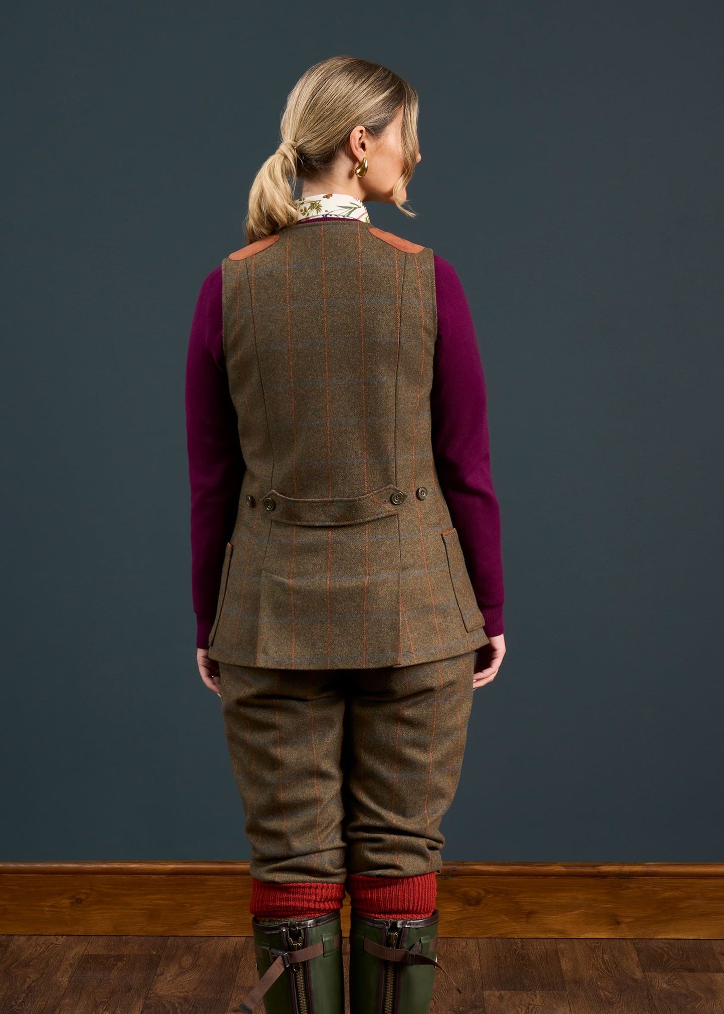 Combrook Ladies Tweed Shooting Waistcoat In Willow - Regular Fit