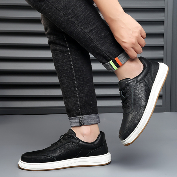 Turnschuhe aus Leder