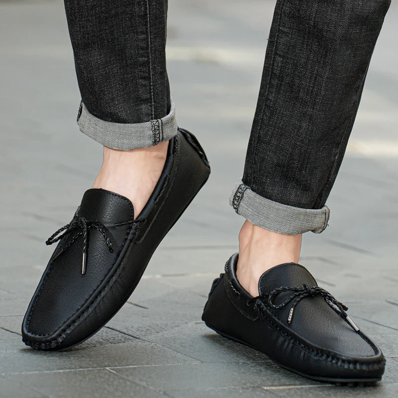Handgefertigte Loafers aus Wildleder