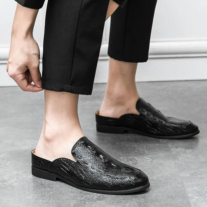 Elegante Kleiderschuhe mit Krokodilmuster